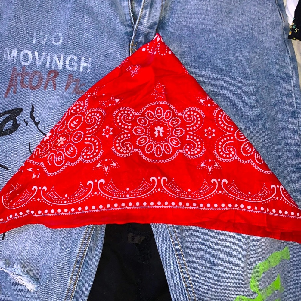 RED BANDANA